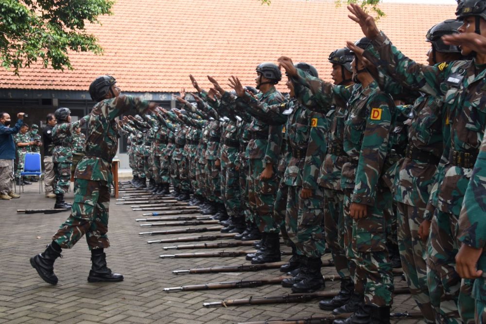Ratusan pasukan saat gladi lapangan latopsduk TNI AL