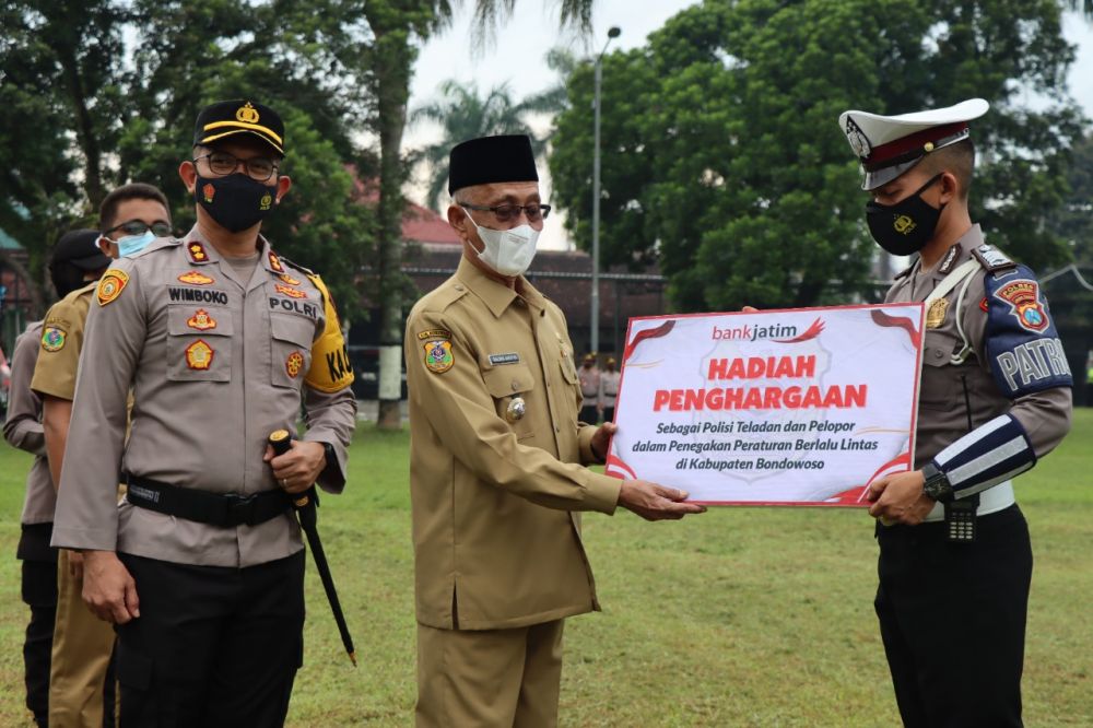 Polantas Polres Bondowoso dapat apresiasi Bupati Bondowoso dan Kapolres Bondowoso