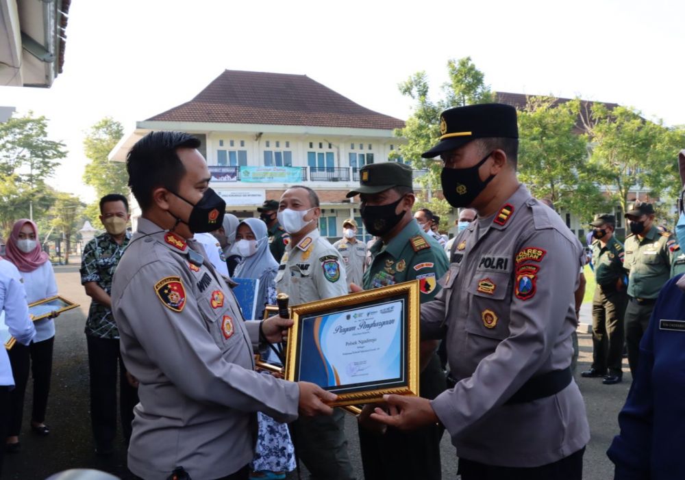 Pemkab Bersama Komnas Anti Kekerasan Terhadap Perempuan dan Anak Beri Penghargaan Polres Pacitan