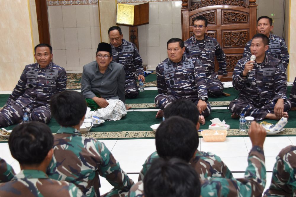 Kasal Laksamana TNI Yudo Margono saat kunjungi Puslatdiksarmil