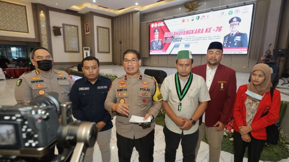Wakapolda Jatim Brigjen Pol Slamet HS saat memberikan keterangan