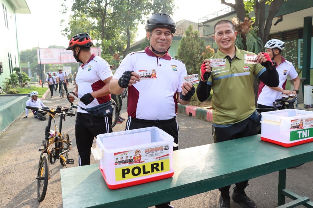 Kapolres Gresik AKBP Mochamad Nur Azis saat mengikuti fun bike