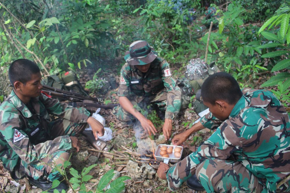 Siswa Dikmaba dan Dikmata saat latihan sea and jungle survival