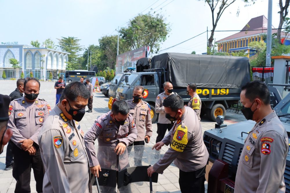 Puslitbang Polri saat cek peralatan Dalmas dan PPH untuk persiapan pemilu 2024