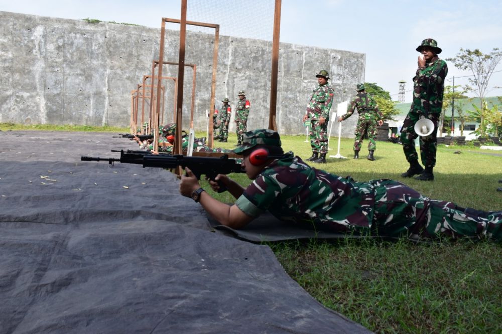 Prajurit Tamtama dan Bintara saat latbakjatri