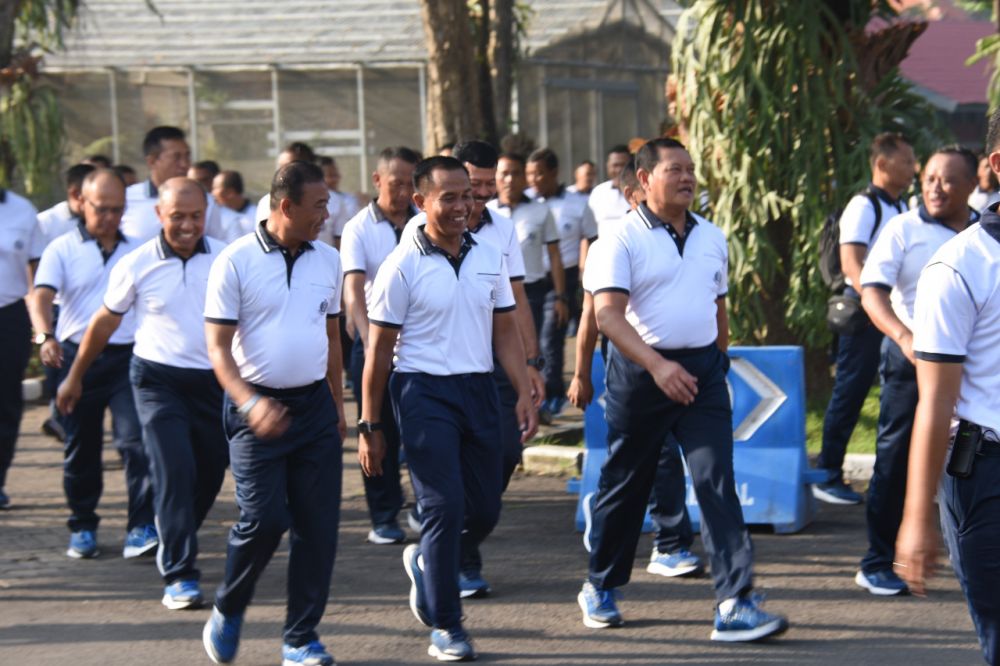 Dankodiklatal Ikuti Olahraga Bersama KASAL di AAL