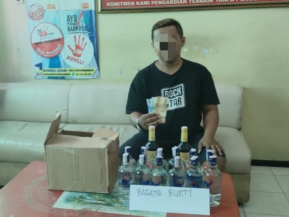 Tersangka diamankan Polisi beserta barang buktinya