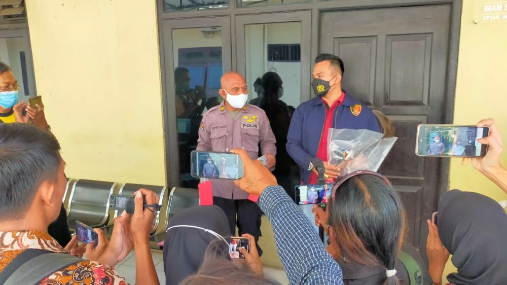 Tersangka diamankan Polres Nganjuk beserta barang buktinya