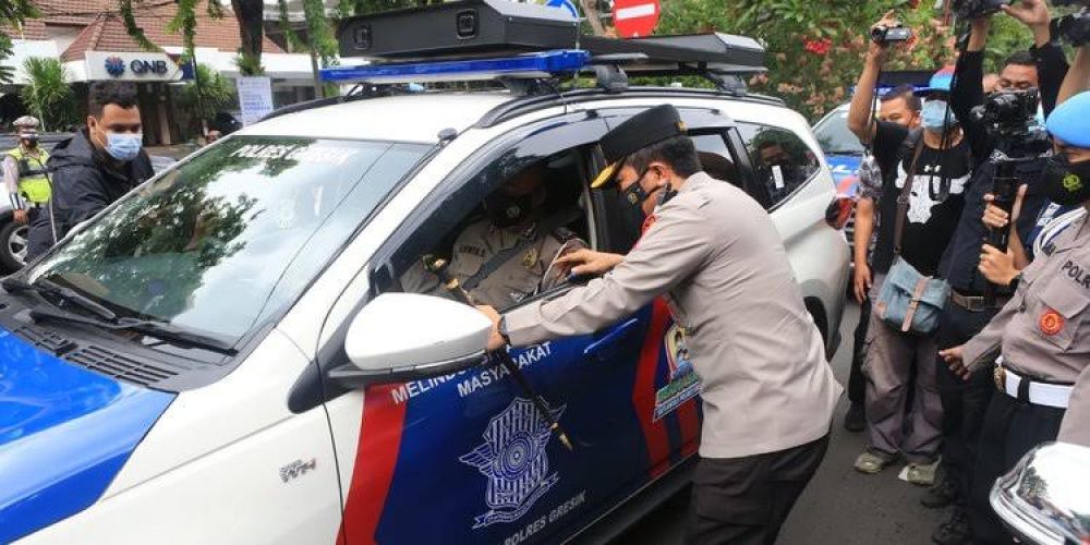 Kapolda Jatim Irjen Pol Dr Nico Afinta saat cek mobil Incar Satlantas Polres Tuban