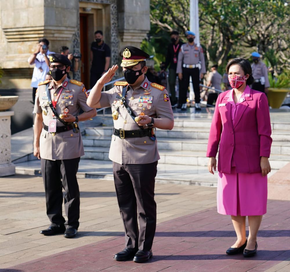 Kapolri Jenderal Listyo Sigit Prabowo saat ziarah ke TMP Kalibata