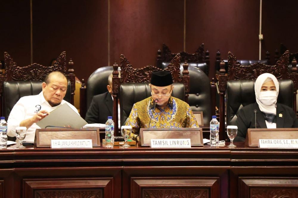 Ketua DPD RI AA LaNyalla Mahmud Mattalitti rapat pleno kelompok DPD RI di MPR RI