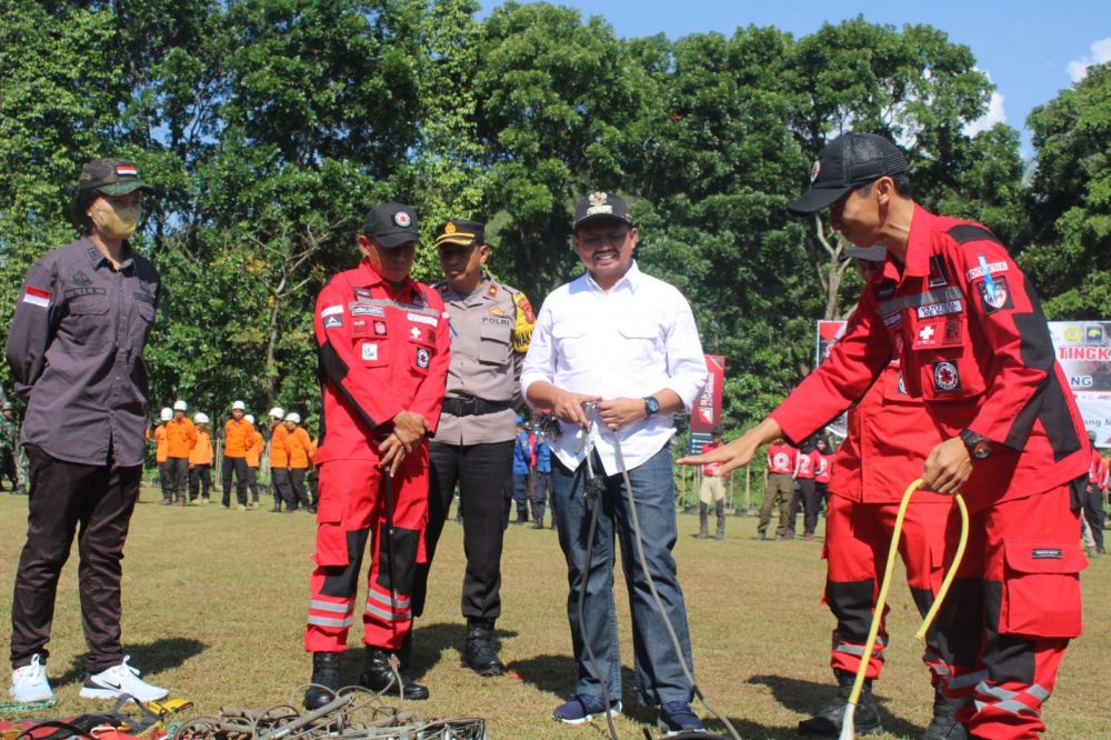 Tampak foto disaat acara pembukaan sekolah Vertical Rescue tingkat dasar yang dihadiri Bupati Sumedang di Makodim 0610.