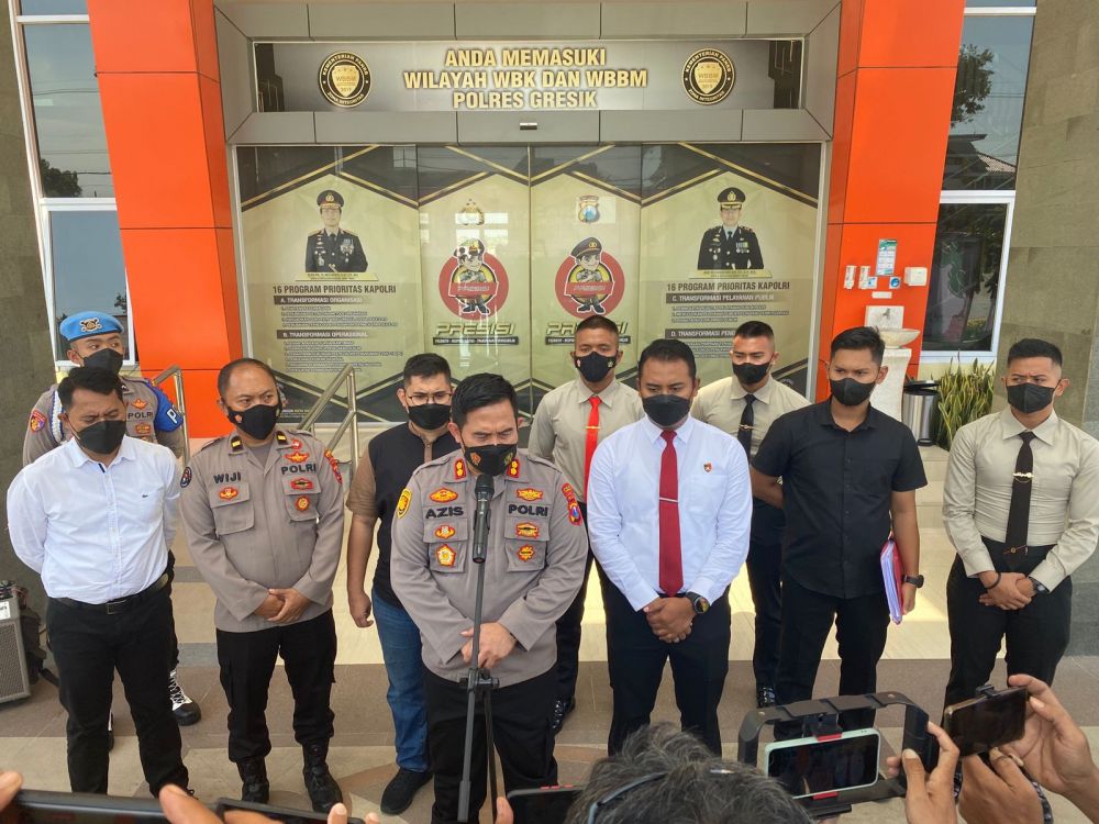Kapolres Gresik AKBP Mochamad Nur Azis saat memberikan keterangan
