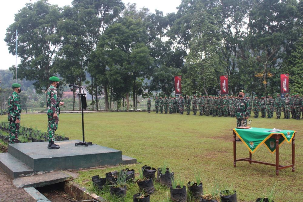 Saat upacara berlangsung di Makodim 0610 Sumedang.