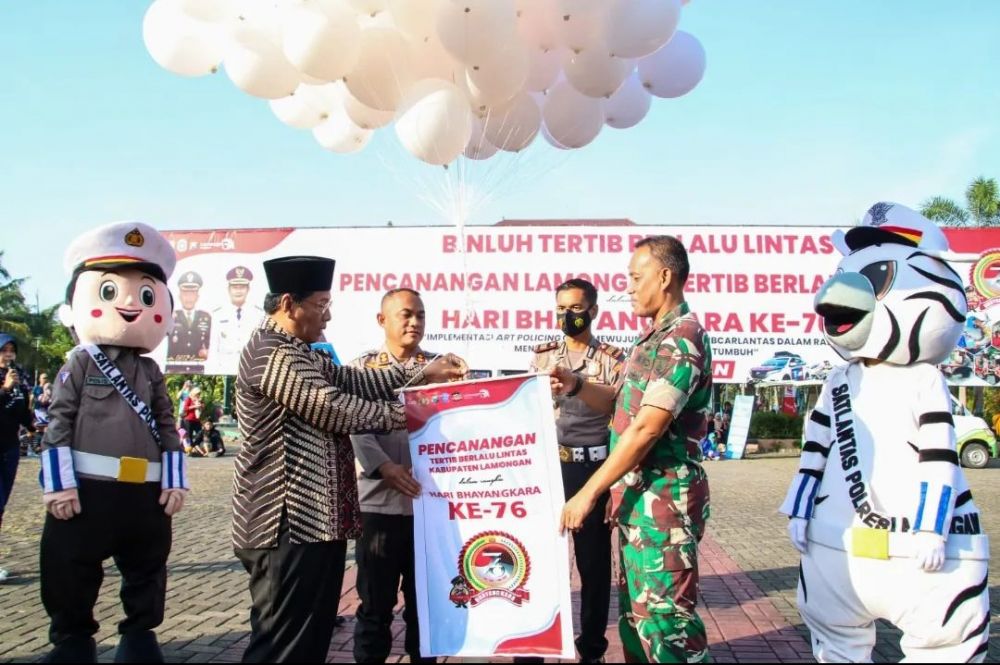 Kapolres Lamongan AKBP Miko Indrayana saat kampanye e-tilang
