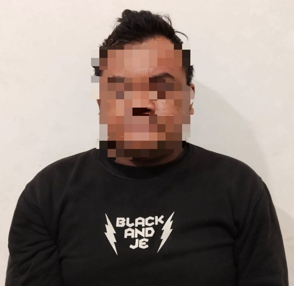 Tersangka beserta barang buktinya diamankan Satresnarkoba Polres Mojokerto