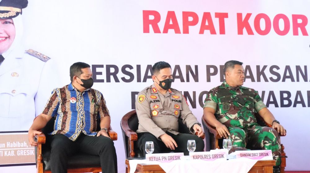 Kapolres Gresik AKBP Mochamad Nur Azis bersama Forkopimda Gresik lakukan rakor