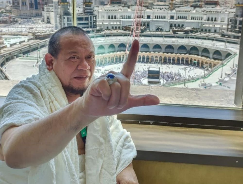Ketua DPD RI AA LaNyalla Mahmud Mattalitti saat menunaikan ibadah haji 1443 H atas undangan kerajaan Arab Saudi