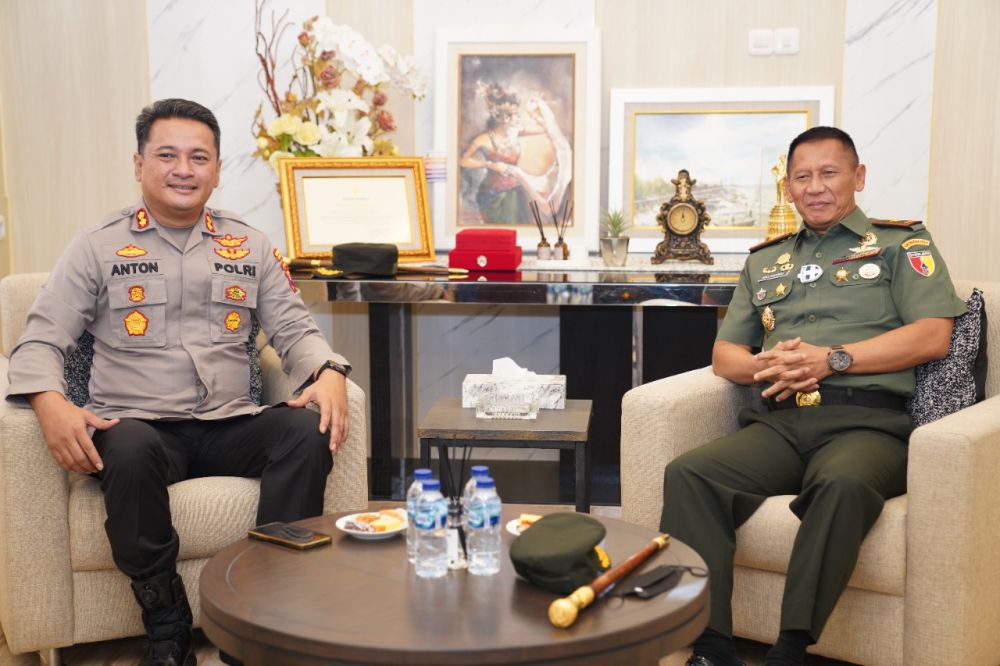 Danrem 084/BJ saat silaturahmi ke Kapolres Pelabuhan Tanjung Perak AKBP Anton Elfrino Trisanto