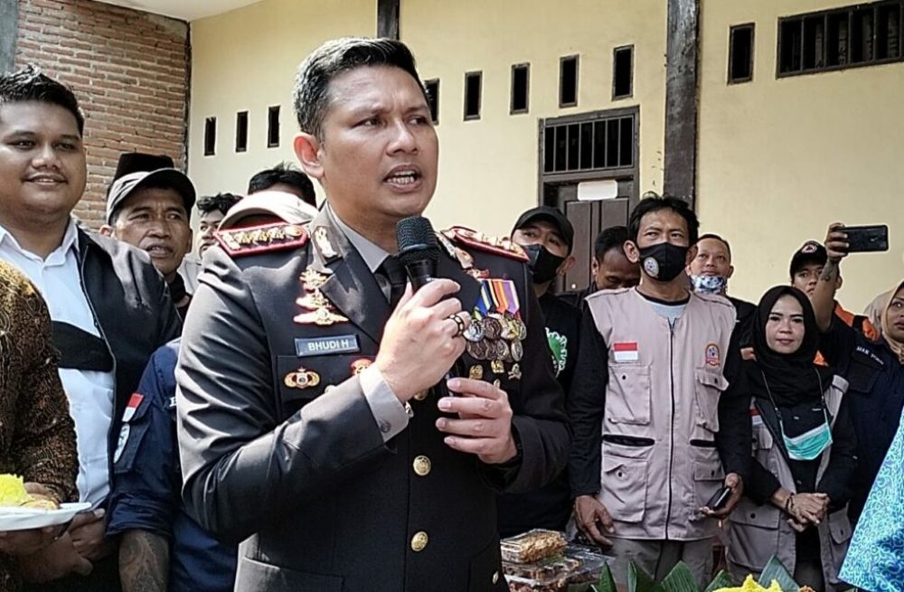 Kapolresta Malang Kota Kombespol Budi Hermanto saat memberikan keterangan 