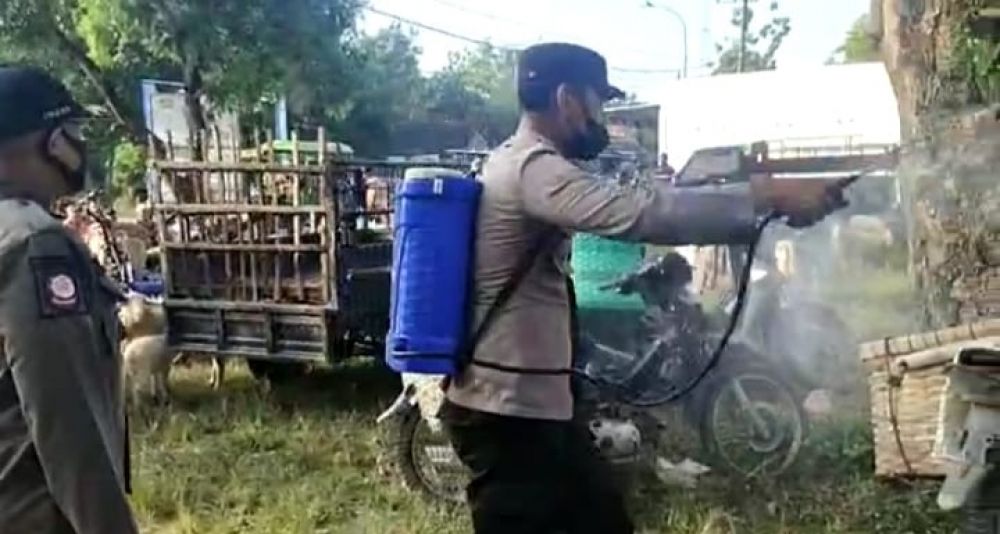 Polres Ponorogo gelar penyemprotan Disinfektan bareng Dinas Pertanian