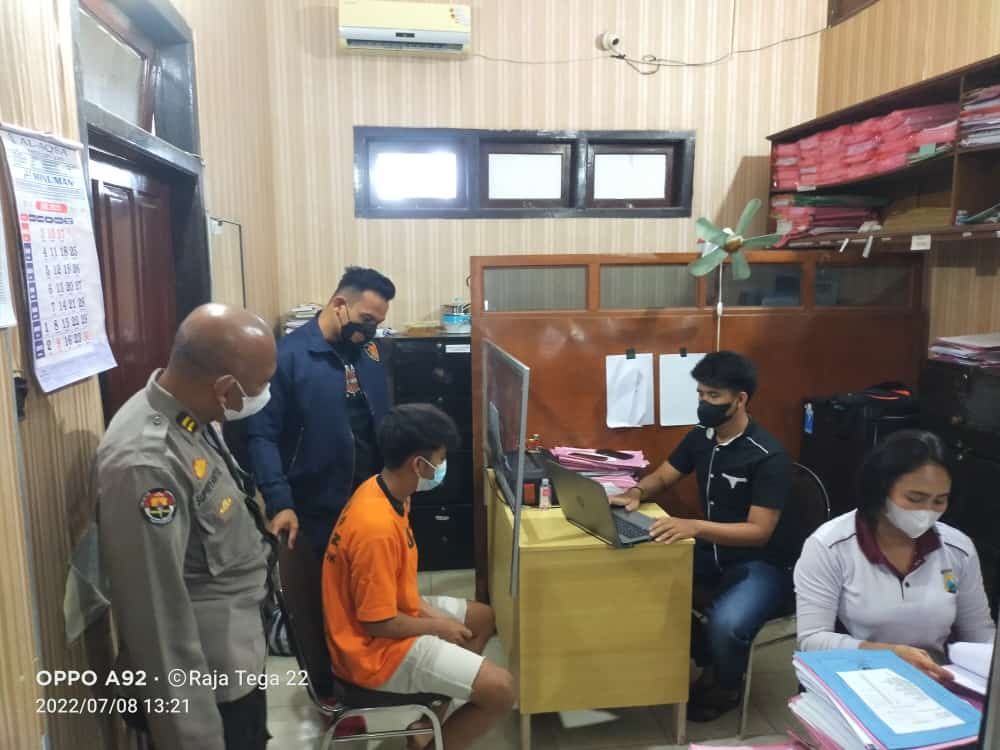 Satreskrim Polres Nganjuk tangkap pelaku Pembacokan dan diamankan beserta barang buktinya