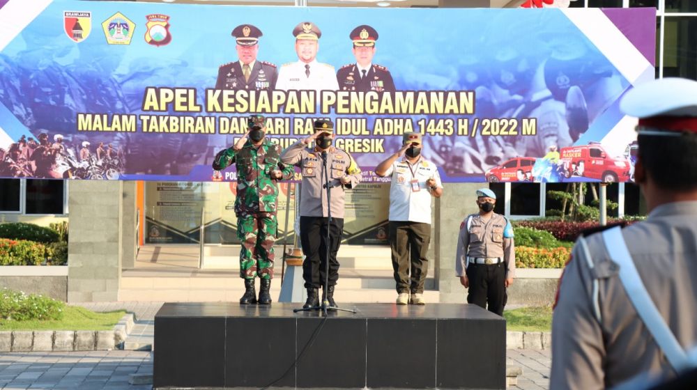 Kapolres Gresik pimpin apel gelar pasukan malam takbiran