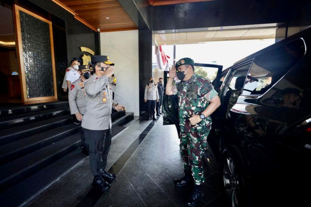Kapolda Jatim Sambut Hangat Kunjungan Kehormatan Pangdivif 2/Kostrad