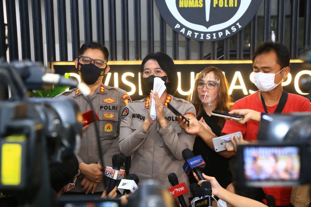 Kabagpenum Divisi Humas Polri Kombespol Nurul Azizah saat memberikan keterangan