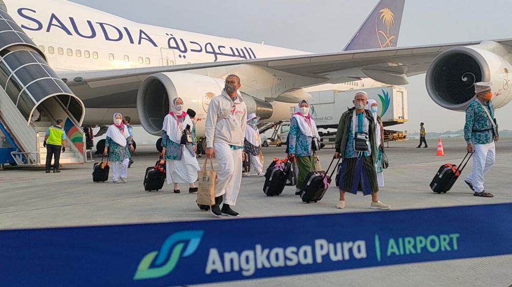 Jemaah haji kloter pertama telah mendarat dengan selamat di bandara Internasional Juanda