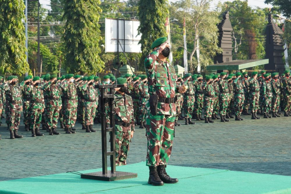 Danrem 084/BJ Brigjen TNI Widjanarko saat upacara bendera