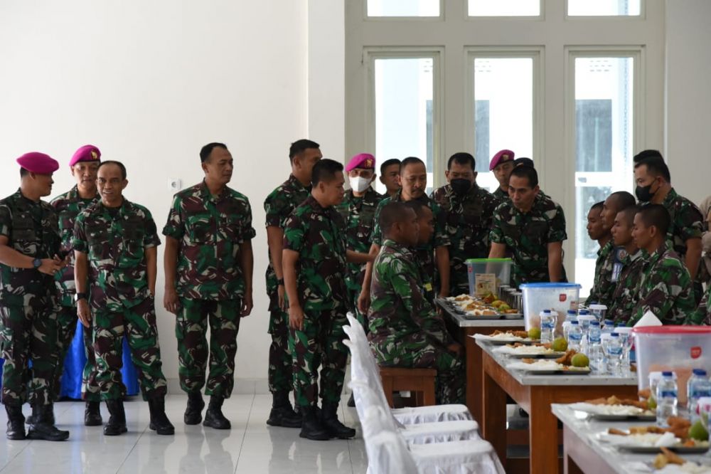 Wadan Kodiklatal Laksda TNI Agus Hariadi saat tinjau pendidikan Komcad