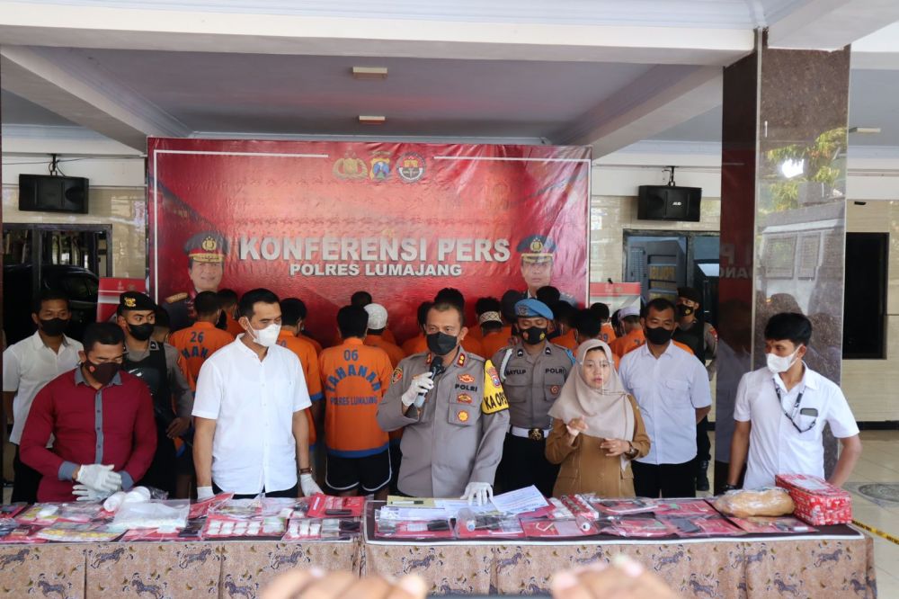 Polres Lumajang amankan tersangka beserta barang buktinya