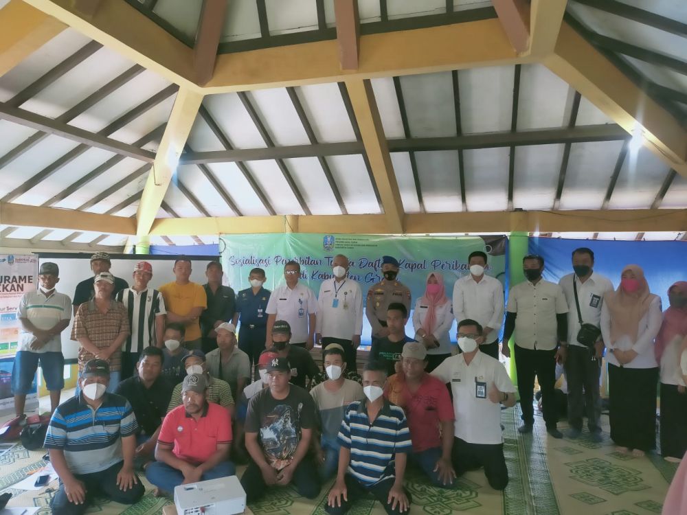 Satpolair Polres Gresik edukasi nelayan terkait pendaftaran kapal perikanan