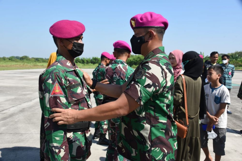 Wadan Kodikmar Kodiklatal Kolonel Marinir Efhardian saat memberikan semangat