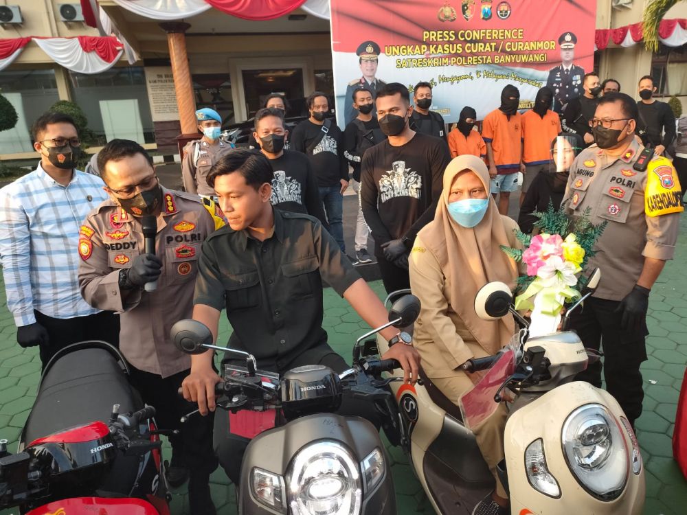 Polresta Banyuwangi Bekuk Sindikat Curanmor dan Serahkan Puluhan Motor Sitaan ke Pemiliknya