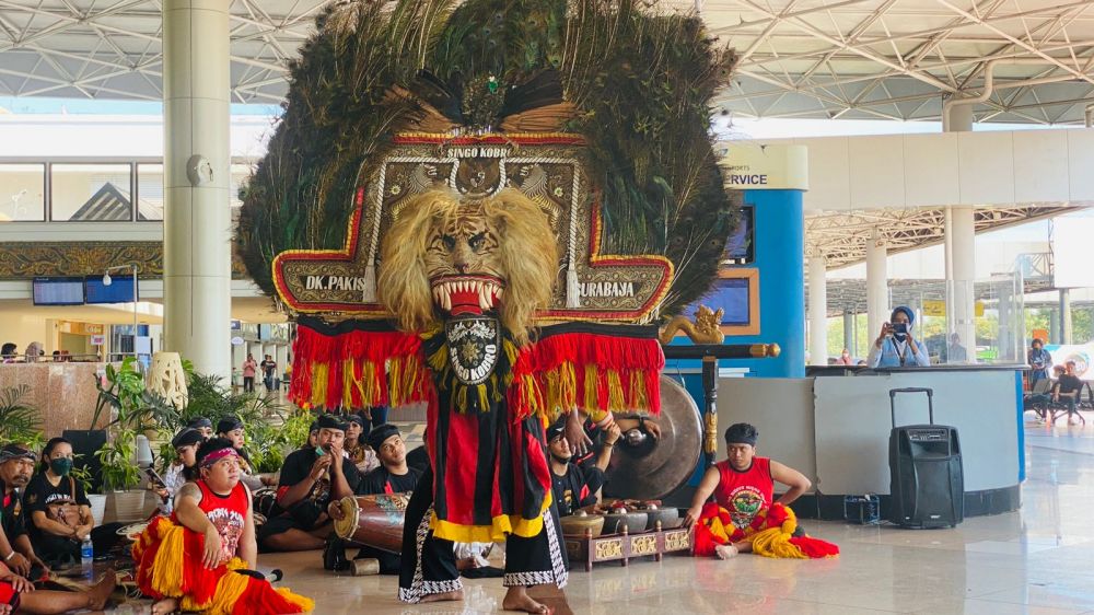 Bandara Juanda tampilkan kesenian daerah