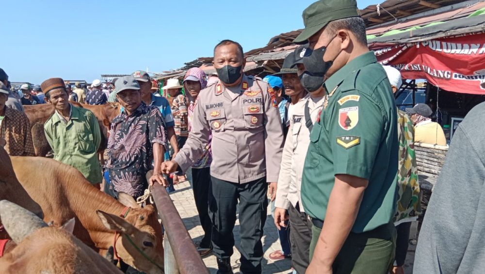 Polres Sampang terus himbauan dan sosialisasi ke warga terkait wabah PMK