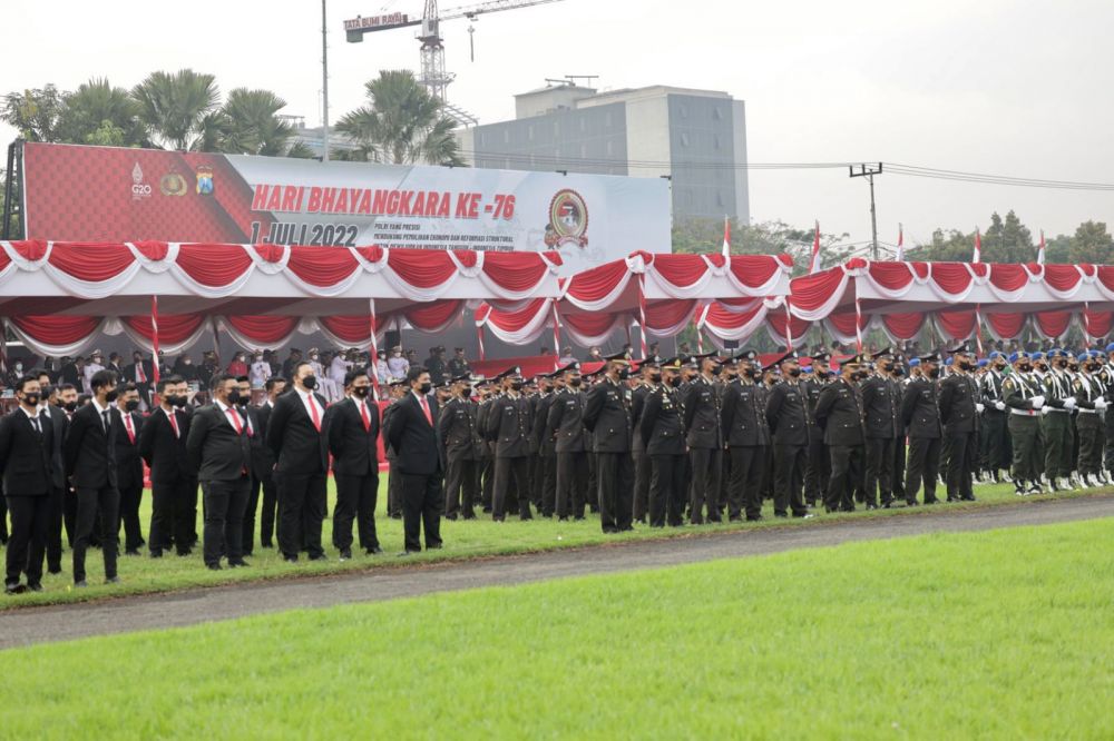 Polda Jatim saat upacara hari Bhayangkara