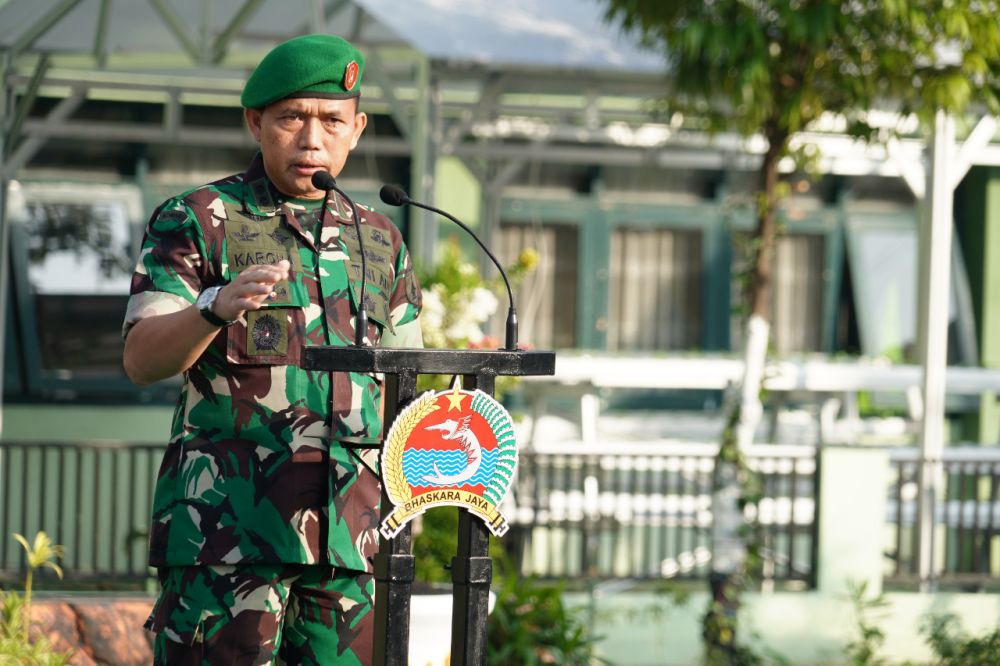 Letkol Inf Karona Santoso saat memberikan arahan