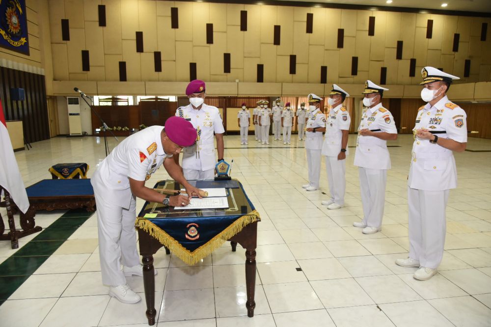 Dankodiklatal Letjen TNI Marinir Suhartono saat pimpin Sertijab