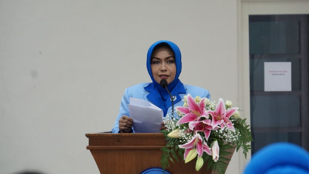 Ketua Gabungan Jalasenastri Kodiklatal Ny. Etta Suhartono
