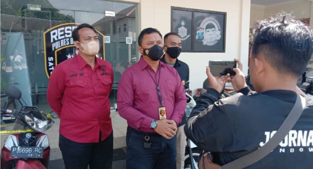 Satreskrim Polres Bondowoso amankan tersangka beserta barang buktinya