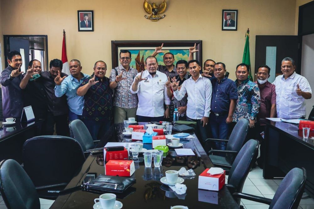 Pemkab Sumenep bersama anggota DPRD Kabupaten Sumenep saat minta dukungan Ketua DPD RI AA LaNyalla Mahmud Mattalitti