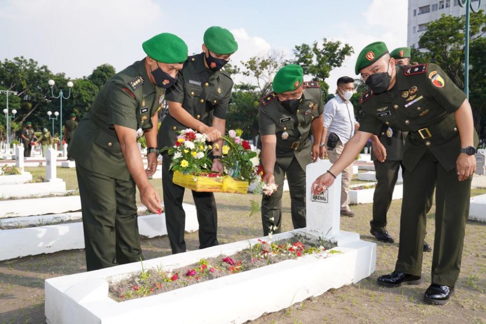 Ziarah di TMP Dalam Rangka HUT ke-56 Korem 084/BJ