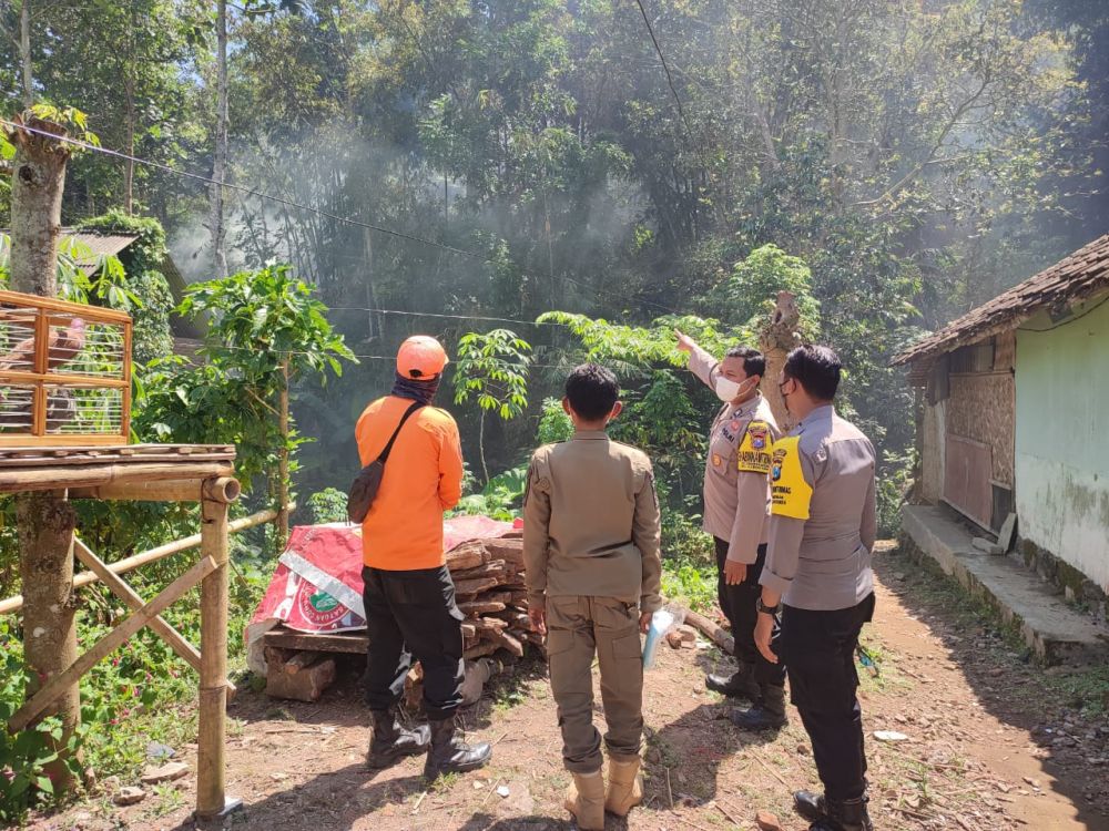 Polres Jember bersama BPBD Jember lakukan mitigasi di gunung Raung