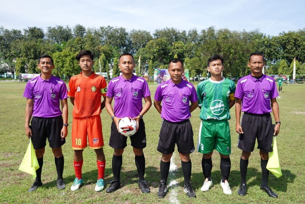 Para santri yang mengikuti lomba