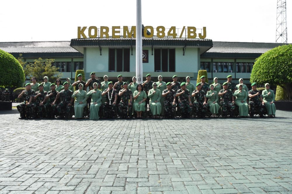 Danrem 084/BJ Pimpin Tradisi Penerimaan Warga Baru