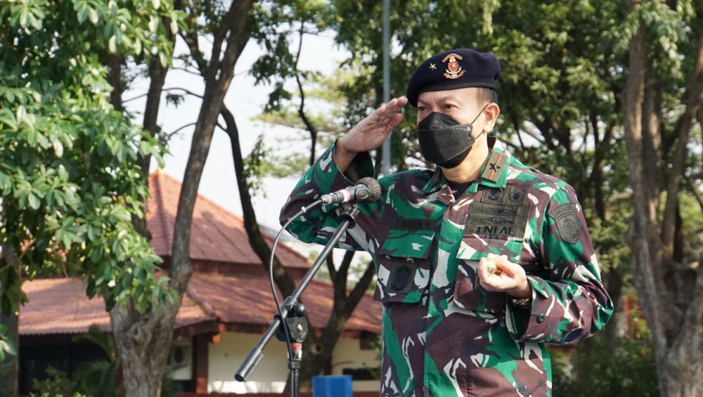 Dankodikopsla Kodiklatal Laksamana Pertama TNI I Wayan Suarjaya saat pimpin upacara