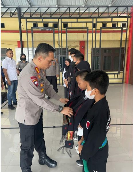 Kapolres Deli Serdang saat melepas Atlet HAPKIDO di Aula Pendopo Mapolresta Deli Serdang.